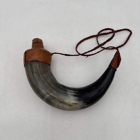 Vintage Black Powder Horn Gunpowder Muzzleloader Flask High Polish w/ Strap Stop - Picture 3 of 10
